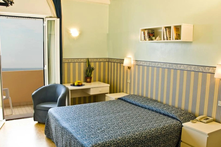 Room 5 of 12