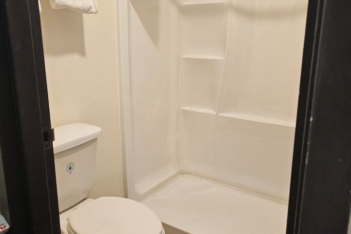 Room 25 of 76