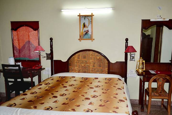 Room 2 of 18