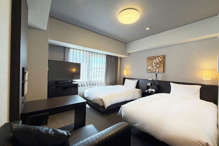 Room 10 of 27