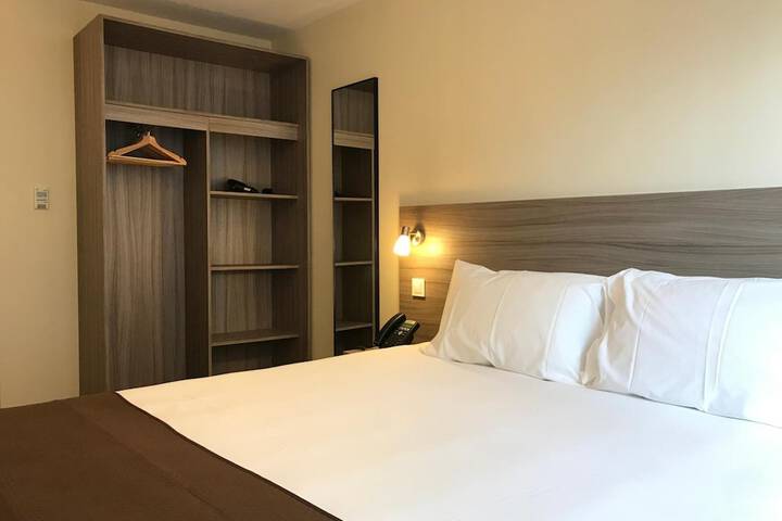 Room 9 of 36
