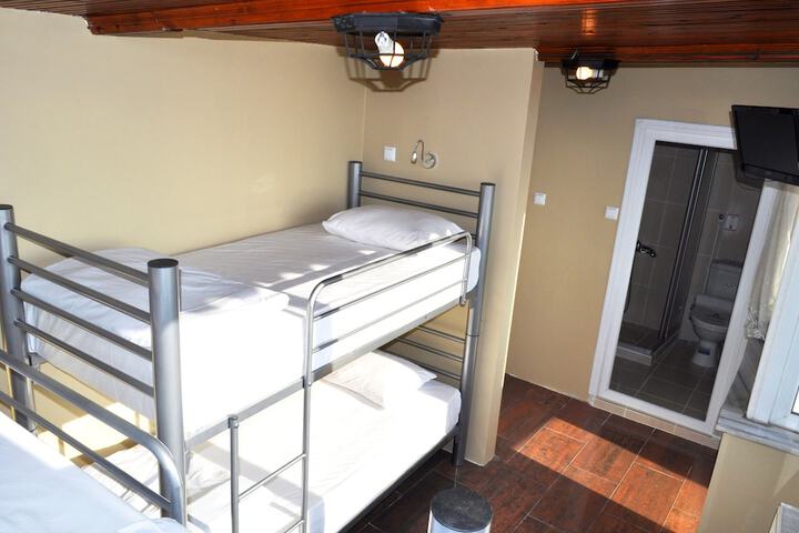 Room 10 of 112