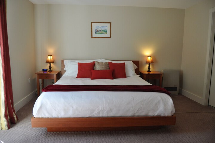 Room 5 of 77