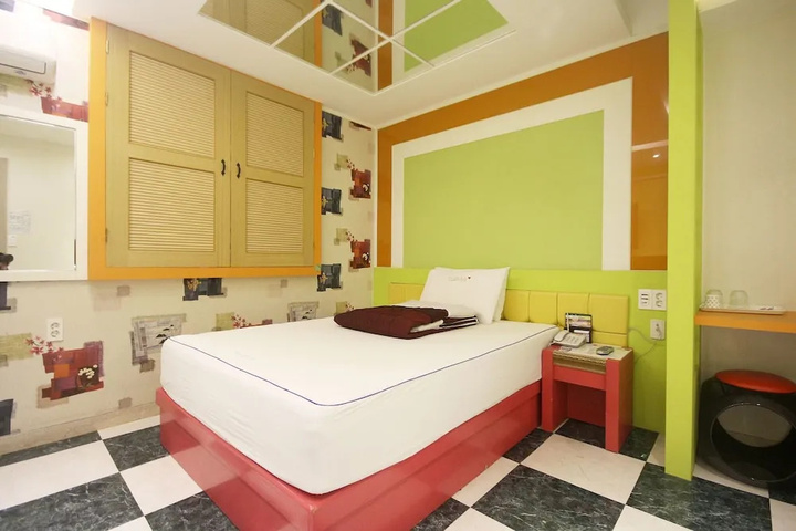 Room 3 of 4