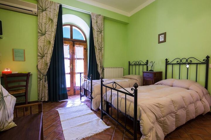 Room 4 of 11