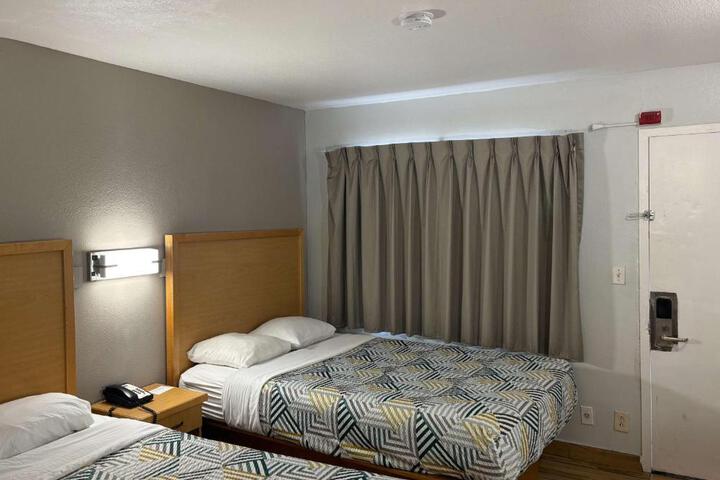 2 Queen Beds