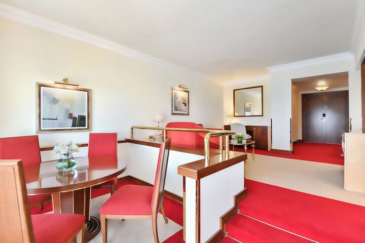 Room 21 of 220