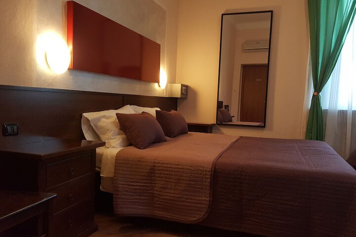 Room 4 of 35