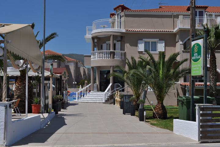 Hotel Exterior 95 of 101