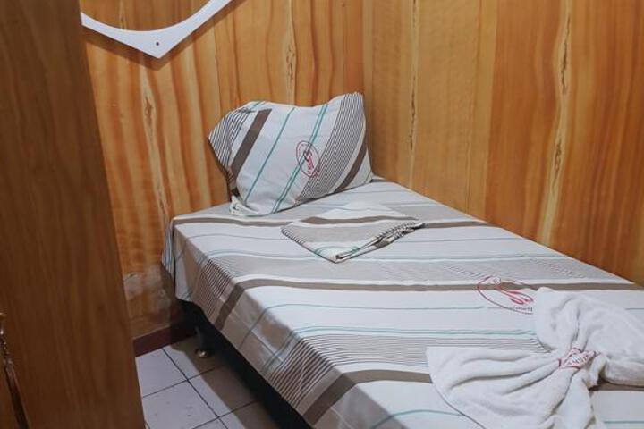 Room 6 of 12