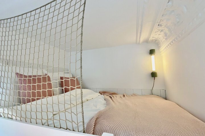 Room 8 of 28