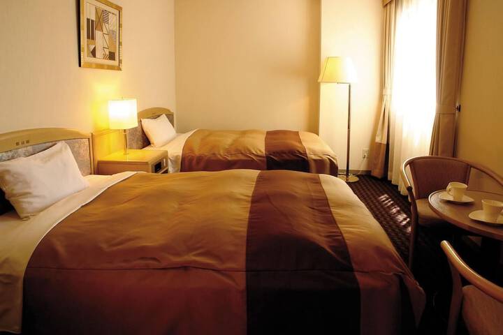 Room 10 of 22