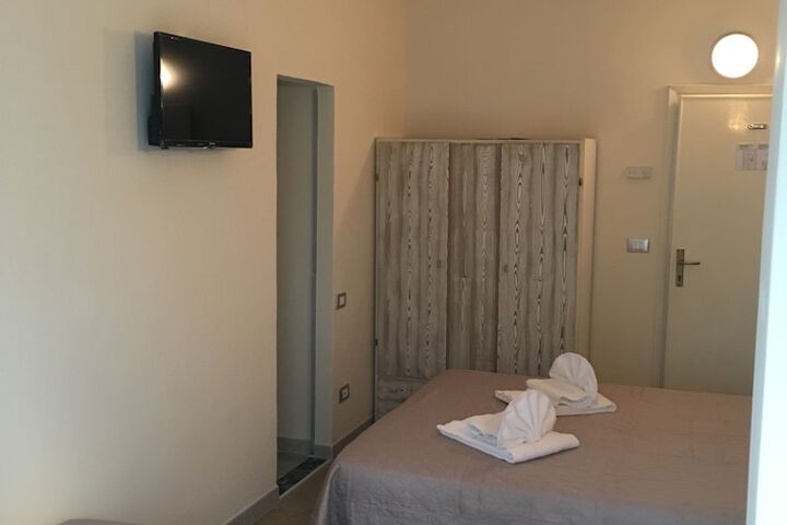 Room 7 of 19
