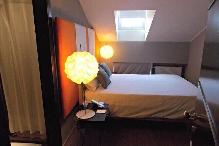 Room 14 of 60