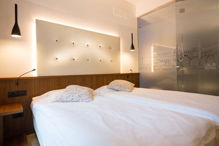 Room 6 of 61