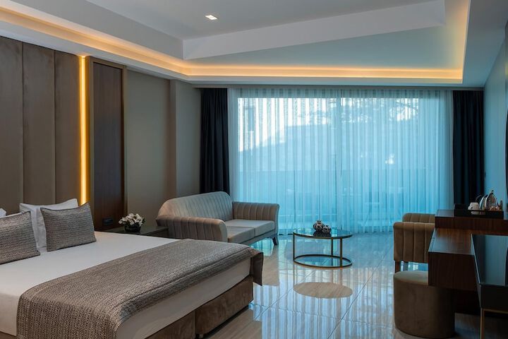 Room 16 of 108