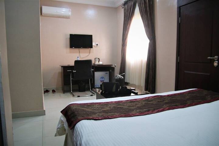 Room 3 of 19
