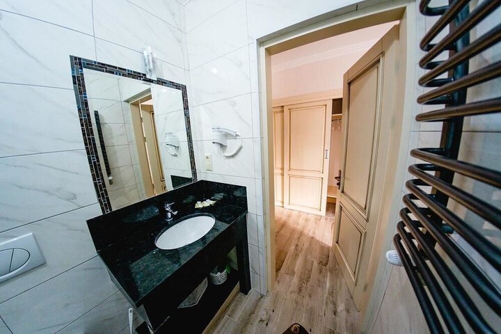 Room 43 of 64