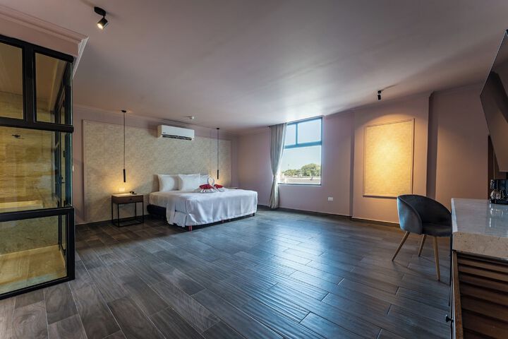 Room 32 of 70