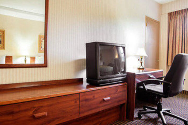 Room 11 of 24
