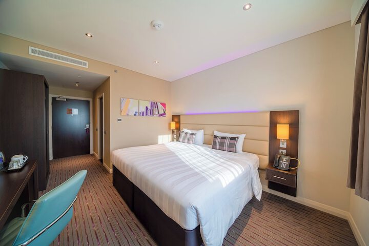 Room 8 of 33