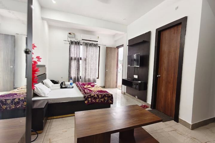 Room 9 of 23