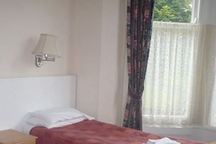 Room 10 of 25