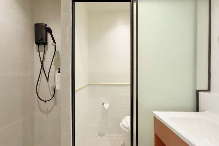 Room 12 of 15