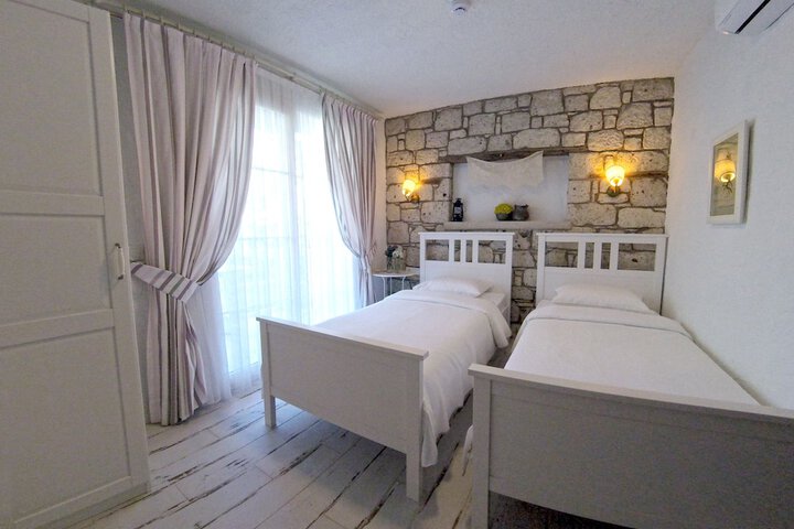 Room 47 of 77