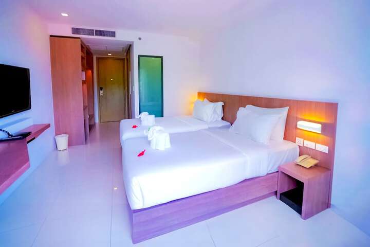 Room 27 of 100