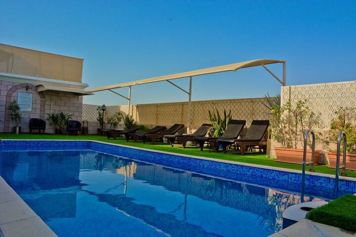 Pool 21 of 38