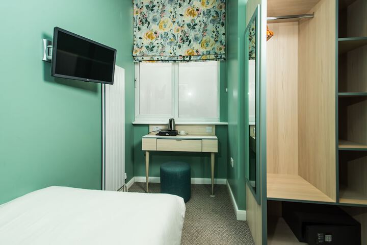Room 38 of 69