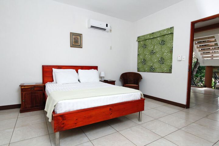Room 10 of 84