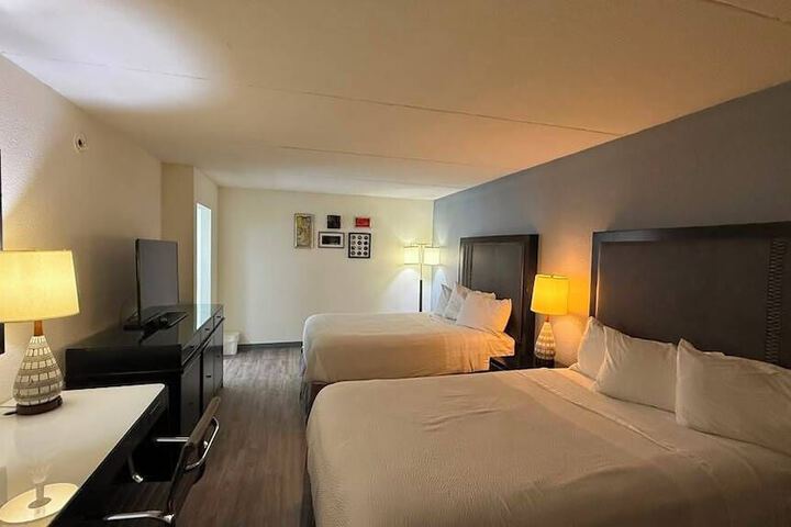 Room 8 of 18