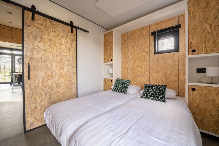 Room 2 of 22