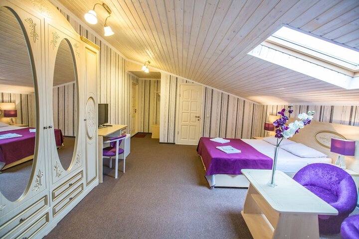 Room 9 of 64