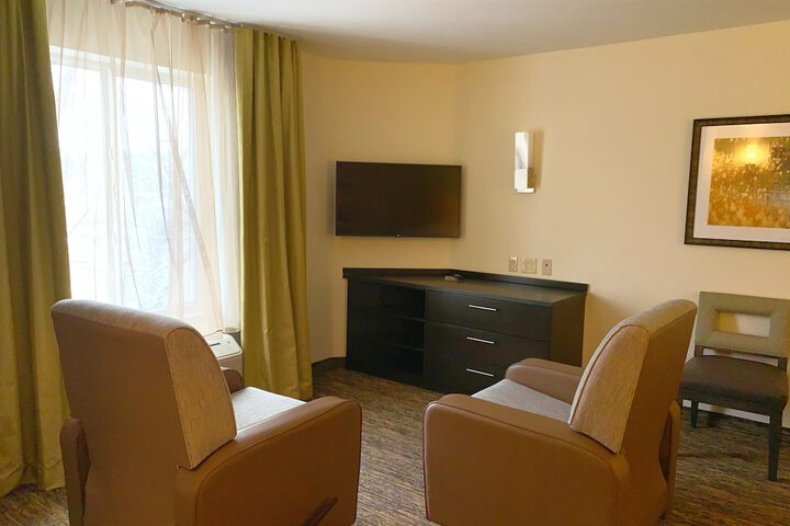 1 Queen Bed Studio Suite (6 of 11)