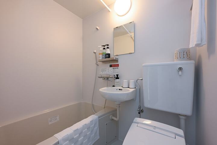 Room 8 of 16