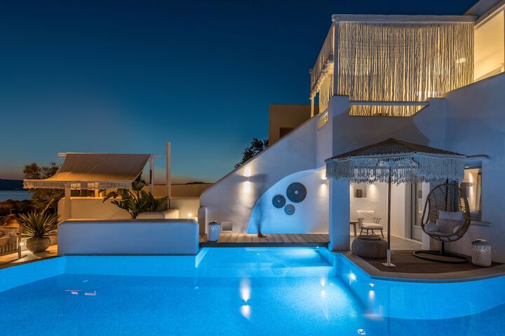 Pool 44 of 104
