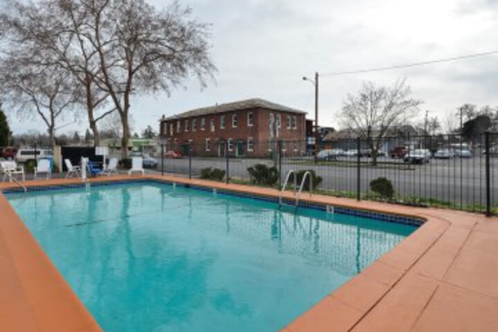 Pool 17 of 22