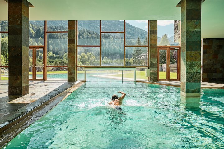 Hotel Pool
