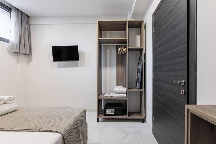Room 10 of 27