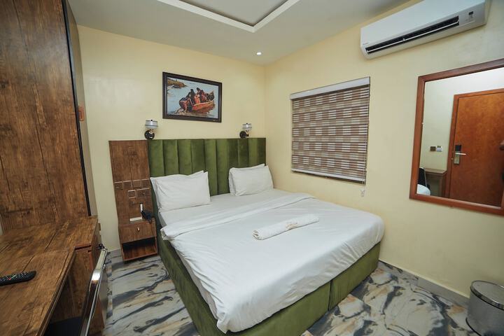 Room 3 of 6