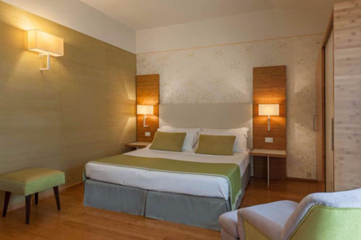 Room 21 of 83