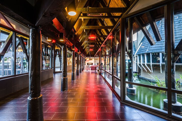 Entrance & Lobby