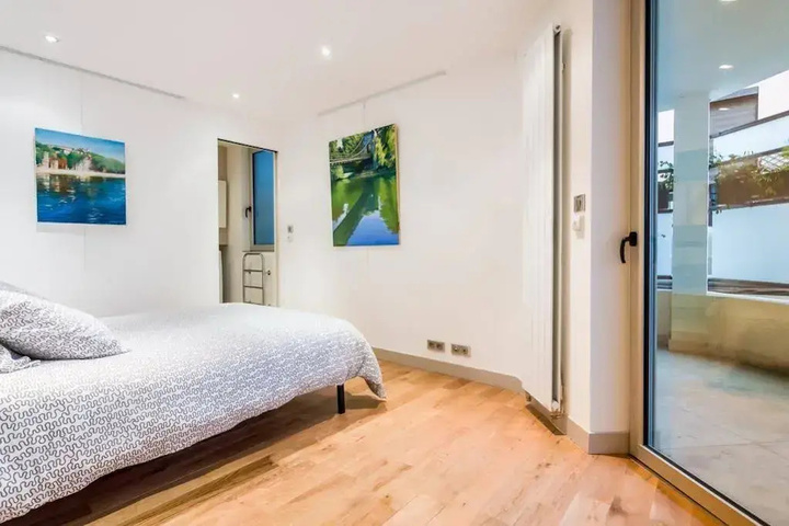 Room 3 of 18