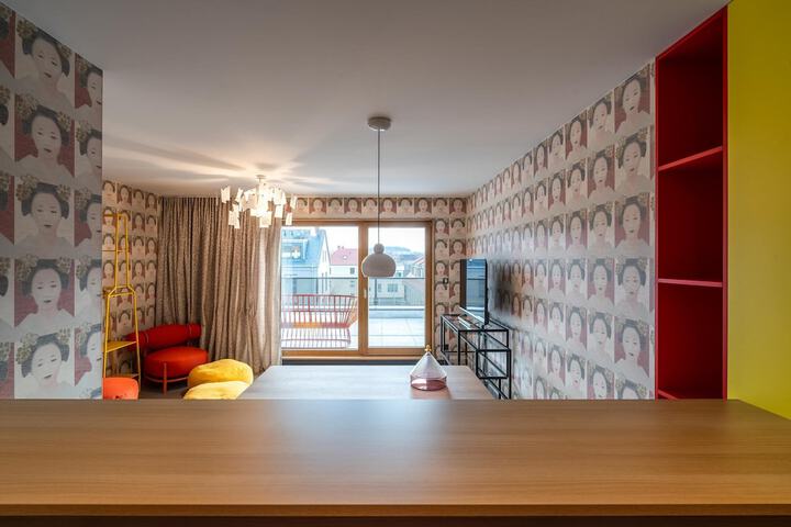 Room 30 of 173