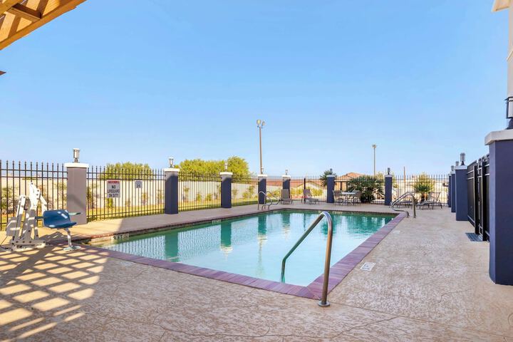 Pool Hotel