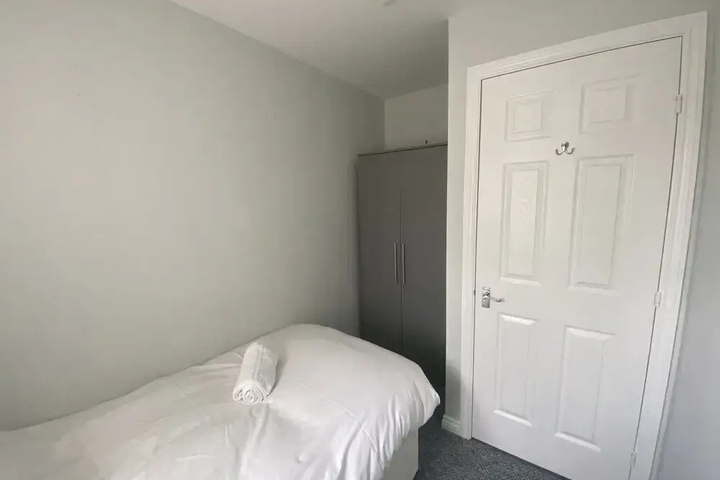 Room 4 of 11
