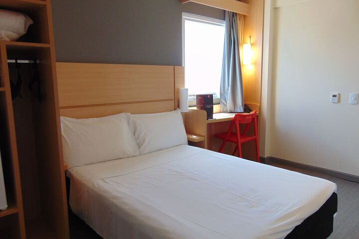 Room 5 of 26